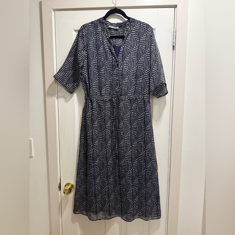 Chic Navy and White Geometric Midi Dress